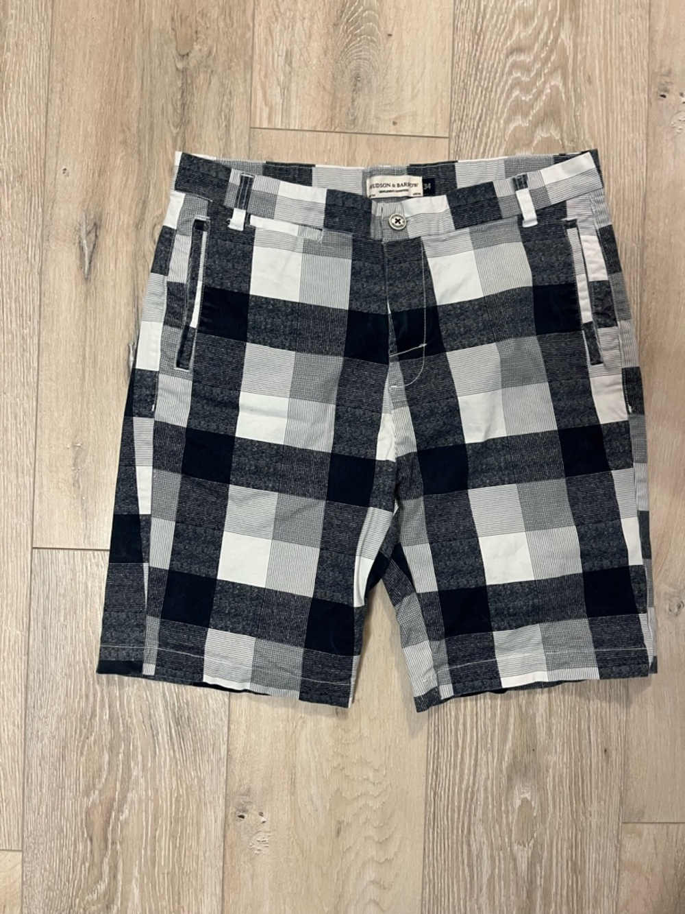 Hudson and barrow men’s size 34 Black & White Plaid Men’s Shorts NWOT